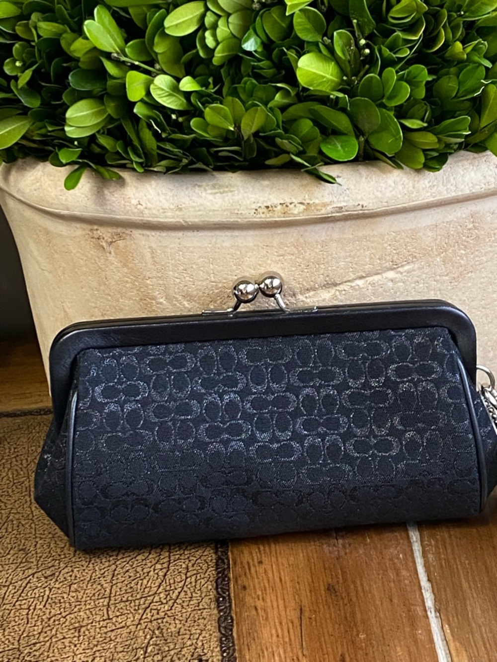 Coach Signature Framed Kisslock Black C Lurex - Picture 3 of 9